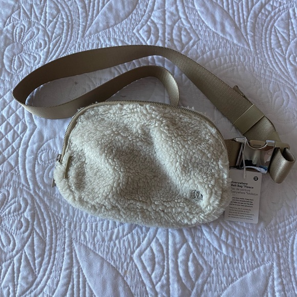 White LuluLemon Everywhere Belt Bag *Fleece